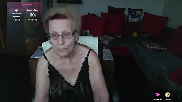 HeisseomaOriginal online show from 10-15-25, 07:27