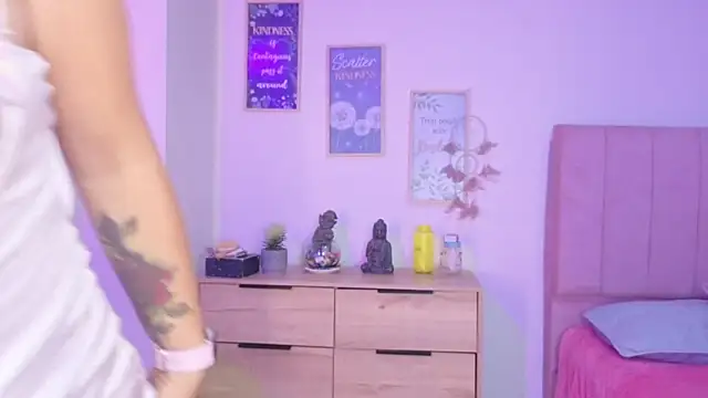 bluee hazell online show from 10-23-25, 11:31