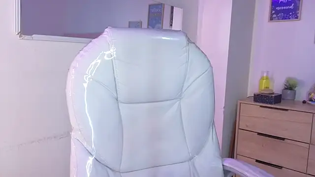 bluee hazell online show from 04-10-26, 12:12