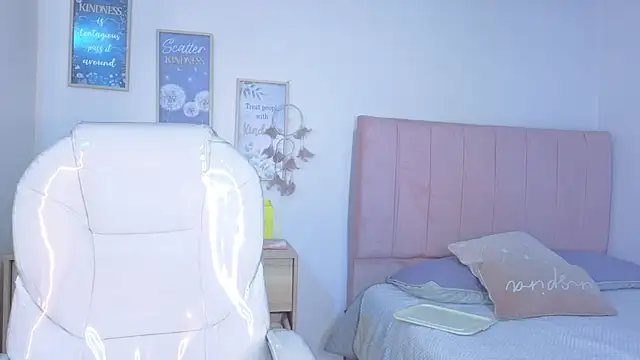 bluee hazell online show from 11-21-25, 11:20