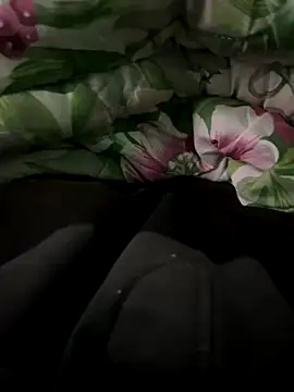 Snapshot of Ieatboth chatting on 11-06-25, 03:05 Ieatboth online show from 11-06-25, 03:05