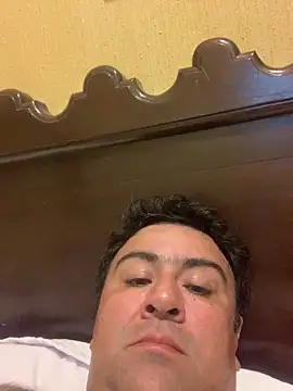 EmilianoGt online show from 10-28-25, 05:56