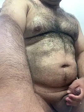 EmilianoGt online show from 10-25-25, 04:29