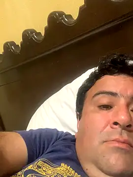 EmilianoGt online show from 10-29-25, 08:52