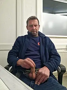 Snapshot of Mjn34 chatting on 03-12-25, 06:51 Mjn34 online show from 03-12-25, 06:51