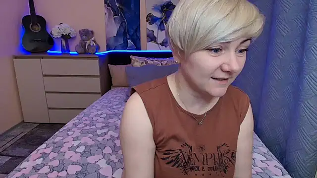 Snapshot of BlondPearl chatting on 05-25-26, 07:56 BlondPearl online show from 05-25-26, 07:56