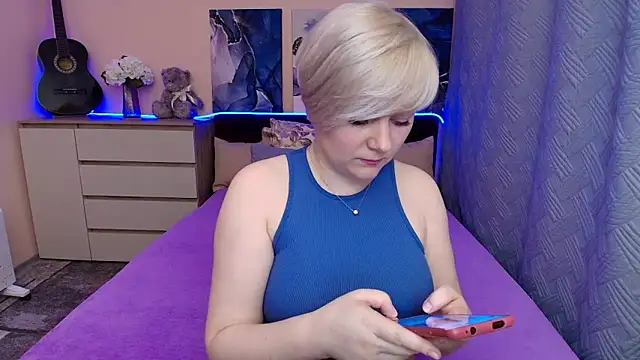 Snapshot of BlondPearl chatting on 05-14-26, 11:29 BlondPearl online show from 05-14-26, 11:29