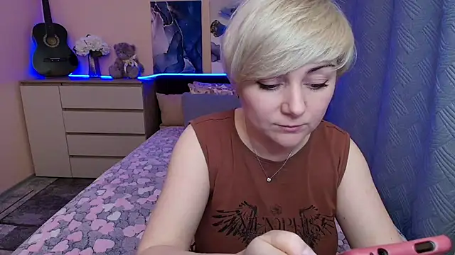 Snapshot of BlondPearl chatting on 05-25-26, 03:17 BlondPearl online show from 05-25-26, 03:17