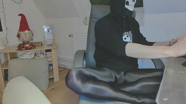 Nyl0nnickb0y online show from 01-11-26, 07:32