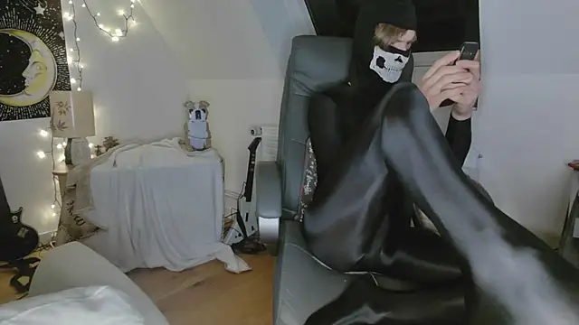 Nyl0nnickb0y online show from 04-12-26, 07:17