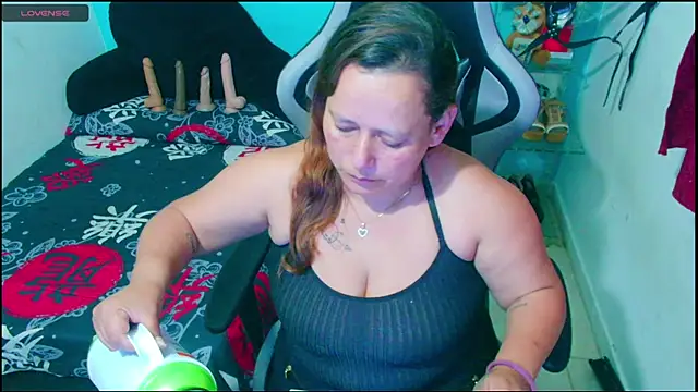 Diana Lozano online show from 10-26-25, 03:18