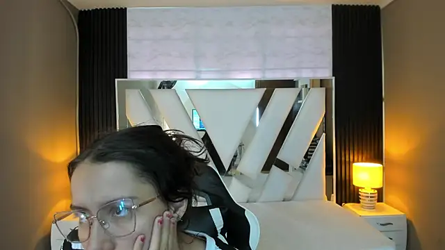 Linda4Petite online show from 12-14-25, 01:06