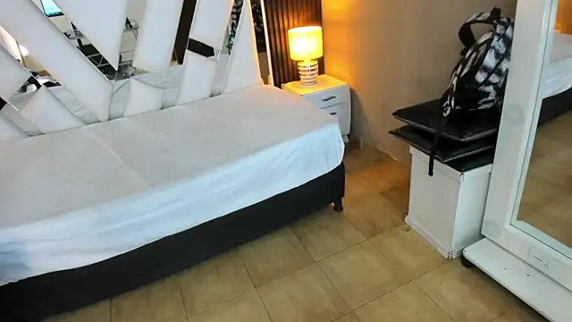 Linda4Petite online show from 12-15-25, 06:03