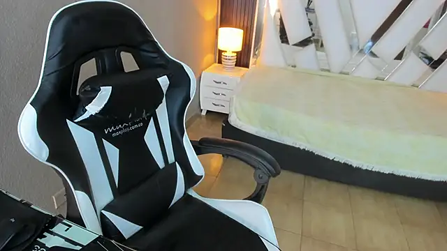 Linda4Petite online show from 04-11-26, 06:22