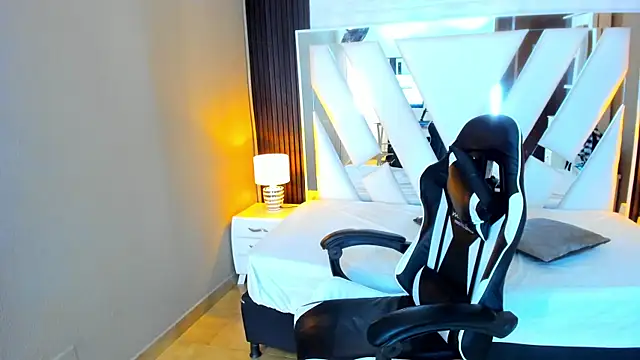 Linda4Petite online show from 11-10-25, 06:13