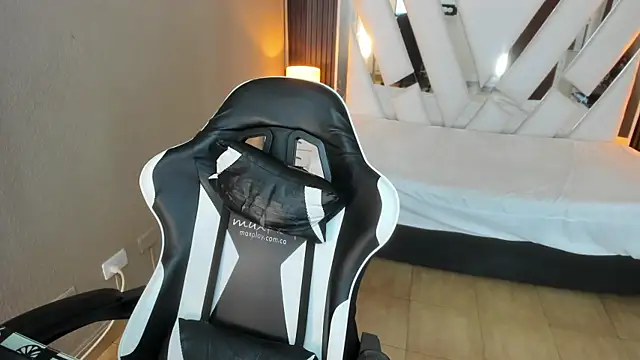 Linda4Petite online show from 04-21-26, 06:03