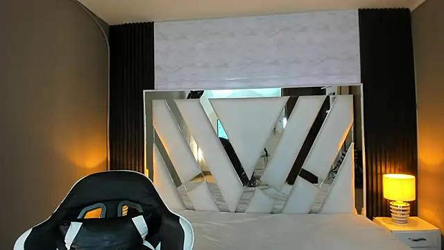 Linda4Petite online show from 12-16-25, 06:23