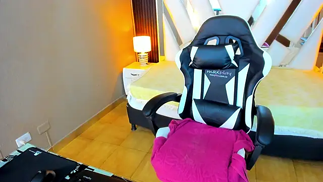 Linda4Petite online show from 11-01-25, 06:02