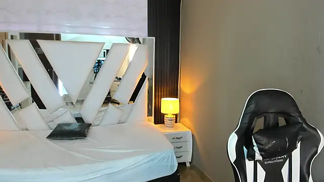 Linda4Petite online show from 03-20-26, 06:20