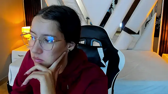 Linda4Petite online show from 11-30-25, 01:23