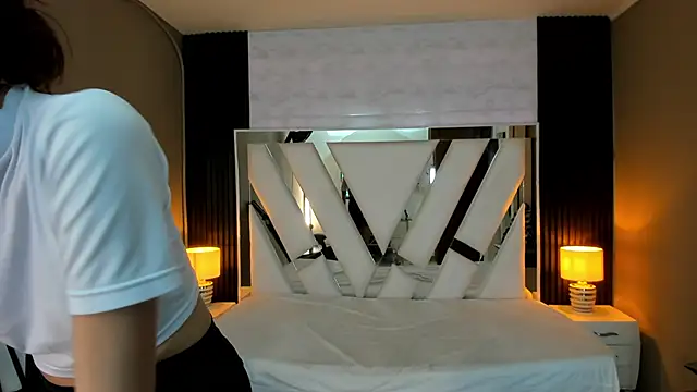 Linda4Petite online show from 01-10-26, 06:25