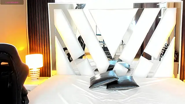 Linda4Petite online show from 11-25-25, 06:08