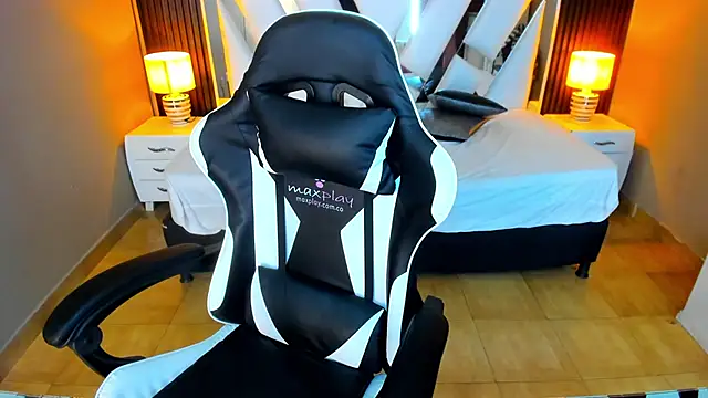 Linda4Petite online show from 10-17-25, 05:59