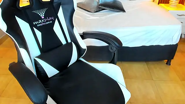 Linda4Petite online show from 10-10-25, 06:09