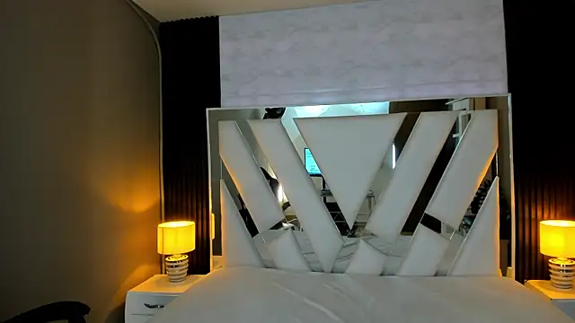 Linda4Petite online show from 12-22-25, 06:08