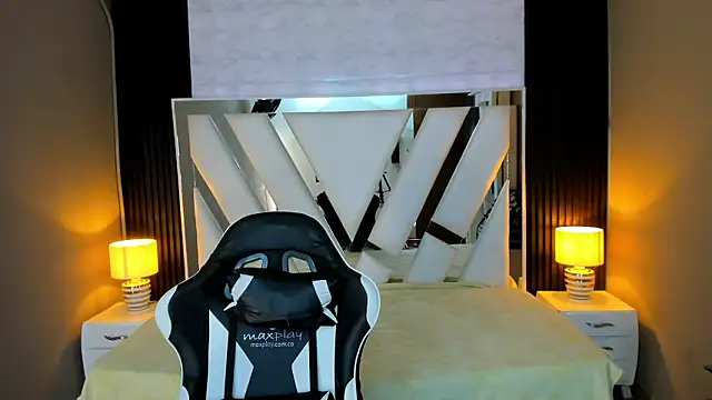 Linda4Petite online show from 02-11-26, 06:19