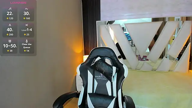 Linda4Petite online show from 03-28-26, 06:42