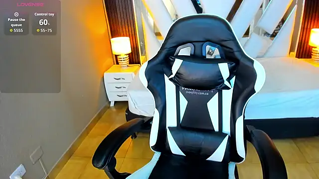 Linda4Petite online show from 11-21-25, 05:56