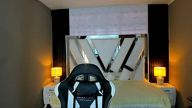 Linda4Petite online show from 01-12-26, 06:36