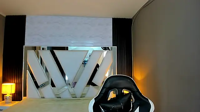 Linda4Petite online show from 03-21-26, 06:23