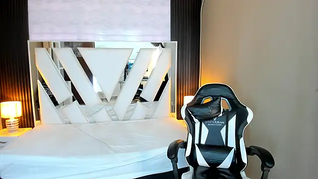 Linda4Petite online show from 03-23-26, 06:41