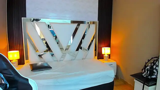 Linda4Petite online show from 03-30-26, 06:42