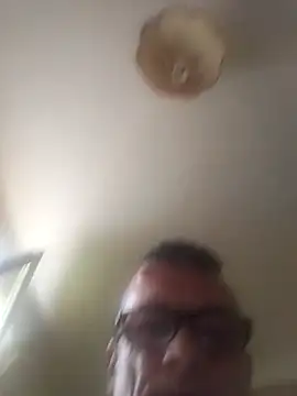 Robertino21cm online show from 04-16-26, 07:09