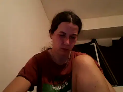 Snapshot of Tamilashaa chatting on 03-12-25, 07:14 Tamilashaa online show from 03-12-25, 07:14