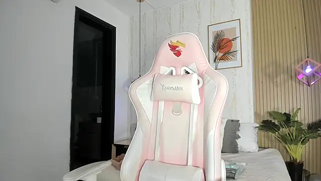 CameronCollins  online show from 10-31-25, 07:43