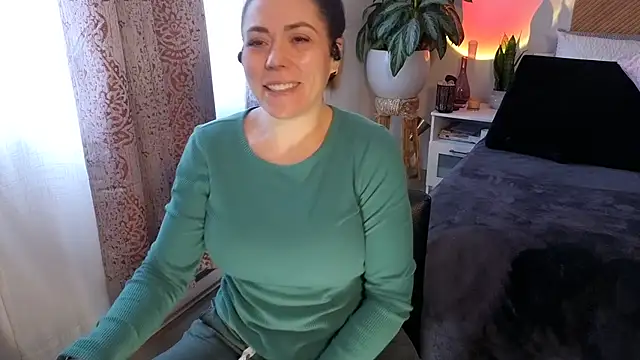 Snapshot of Ellie-L-Elizabeth chatting on 02-24-26, 09:15 Ellie-L-Elizabeth online show from 02-24-26, 09:15