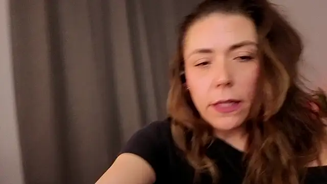 Ellie-L-Elizabeth online show from 05-07-26, 02:49