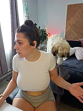 Snapshot of Ellie-L-Elizabeth chatting on 02-28-26, 04:39 Ellie-L-Elizabeth online show from 02-28-26, 04:39