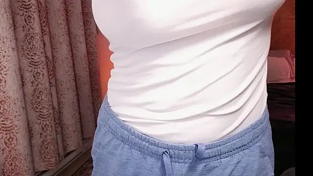 Ellie-L-Elizabeth online show from 03-24-26, 12:21