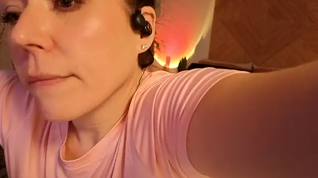 Snapshot of Ellie-L-Elizabeth chatting on 02-28-26, 02:11 Ellie-L-Elizabeth online show from 02-28-26, 02:11