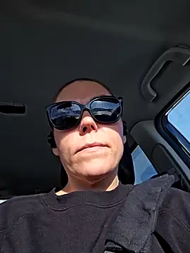 Ellie-L-Elizabeth online show from 02-19-25, 02:33