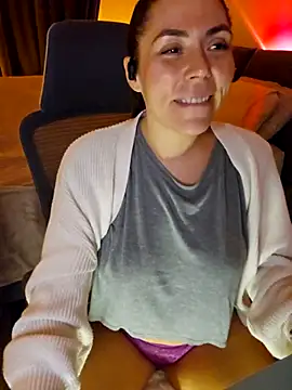 Ellie-L-Elizabeth online show from 02-25-25, 01:20