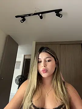 lunablossom  online show from 03-25-26, 10:30