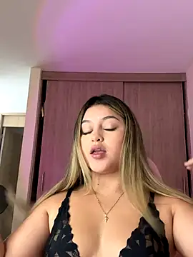 lunablossom  online show from 10-23-25, 06:50