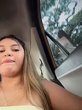 lunablossom  online show from 04-15-26, 07:40