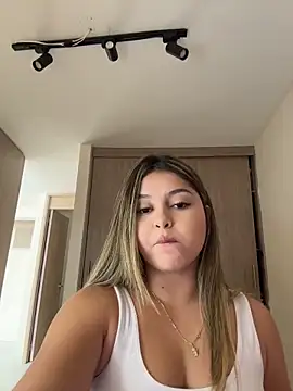 lunablossom  online show from 02-27-26, 08:08